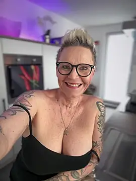 German Milf online show from February 23, 2:46 pm