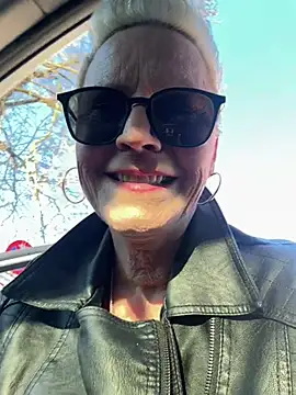 German Milf online show from March 18, 4:04 pm