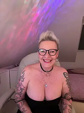German Milf online show from April 22, 12:50 pm