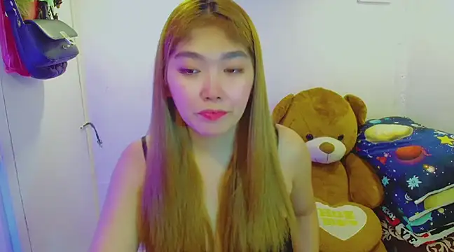 TR4NSCUTI3 online show from February 2, 6:42 pm