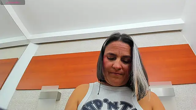 Snapshot of allice_green chatting on June 9, 1:50 am allice green online show from June 9, 1:50 am