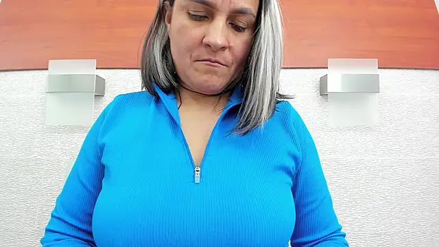Snapshot of allice_green chatting on July 29, 1:15 am allice green online show from July 29, 1:15 am
