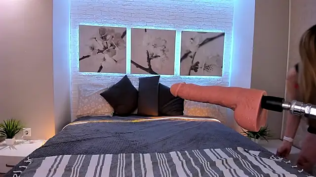 Betty June online show from November 28, 8:33 pm