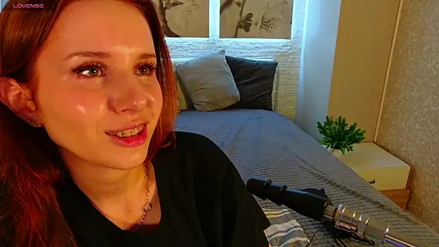 Snapshot of Betty_June chatting on June 23, 8:18 pm Betty June online show from June 23, 8:18 pm