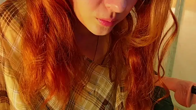 Snapshot of Betty_June chatting on July 5, 8:49 pm Betty June online show from July 5, 8:49 pm