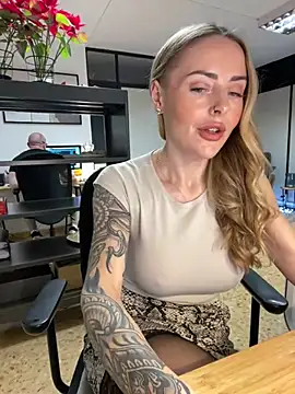 Snapshot of EmaSalis chatting on January 3, 11:57 am EmaSalis online show from January 3, 11:57 am