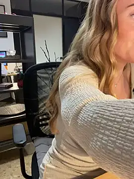 Snapshot of EmaSalis chatting on January 7, 3:33 pm EmaSalis online show from January 7, 3:33 pm