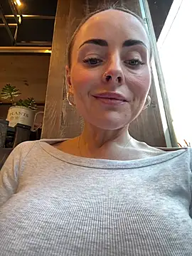 Snapshot of EmaSalis chatting on January 19, 4:25 pm EmaSalis online show from January 19, 4:25 pm