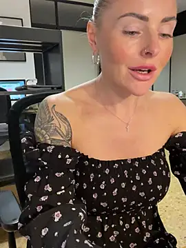 Snapshot of EmaSalis chatting on February 11, 2:46 pm EmaSalis online show from February 11, 2:46 pm