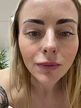 Snapshot of EmaSalis chatting on February 12, 1:48 pm EmaSalis online show from February 12, 1:48 pm