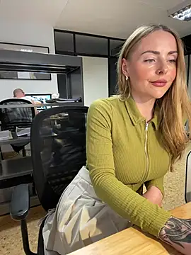 Snapshot of EmaSalis chatting on February 20, 11:20 am EmaSalis online show from February 20, 11:20 am