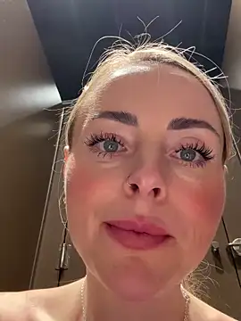 Snapshot of EmaSalis chatting on March 3, 12:37 pm EmaSalis online show from March 3, 12:37 pm