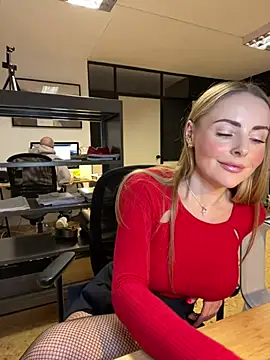 Snapshot of EmaSalis chatting on March 6, 4:17 pm EmaSalis online show from March 6, 4:17 pm