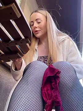 Snapshot of EmaSalis chatting on March 12, 12:36 pm EmaSalis online show from March 12, 12:36 pm