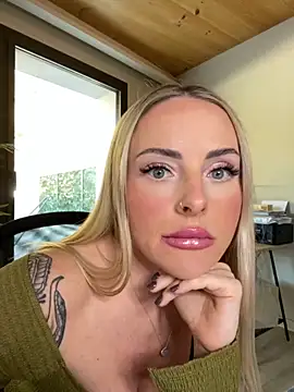 Snapshot of EmaSalis chatting on November 3, 11:00 am EmaSalis online show from November 3, 11:00 am