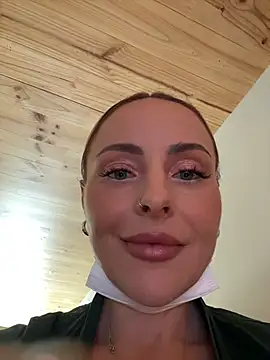 Snapshot of EmaSalis chatting on November 28, 1:25 pm EmaSalis online show from November 28, 1:25 pm