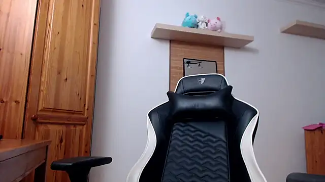 Snapshot of Lisakisss chatting on September 22, 6:37 am Lisakisss online show from September 22, 6:37 am