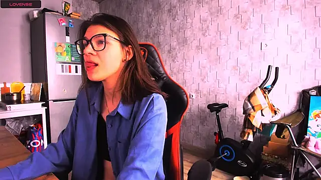 MollyLollipop online show from March 17, 4:29 am