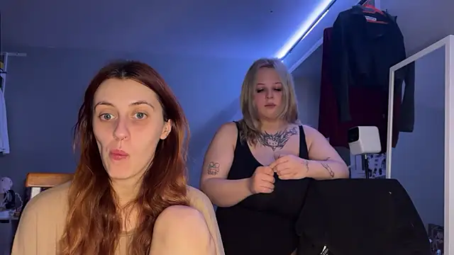 Snapshot of Uniarten chatting on November 9, 8:18 pm Uniarten online show from November 9, 8:18 pm