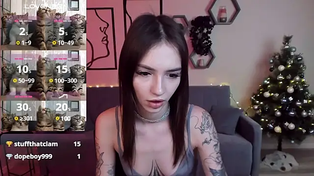 Snapshot of SophieCatty chatting on December 17, 2:55 am SophieCatty online show from December 17, 2:55 am