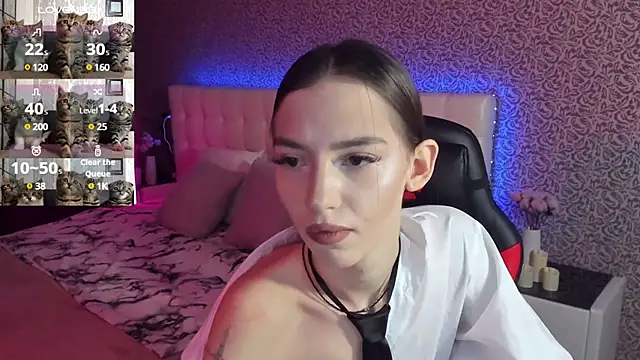 Snapshot of SophieCatty chatting on February 3, 8:57 am SophieCatty online show from February 3, 8:57 am