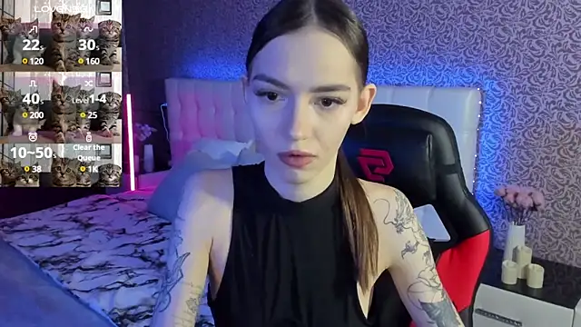 Snapshot of SophieCatty chatting on February 4, 6:36 am SophieCatty online show from February 4, 6:36 am