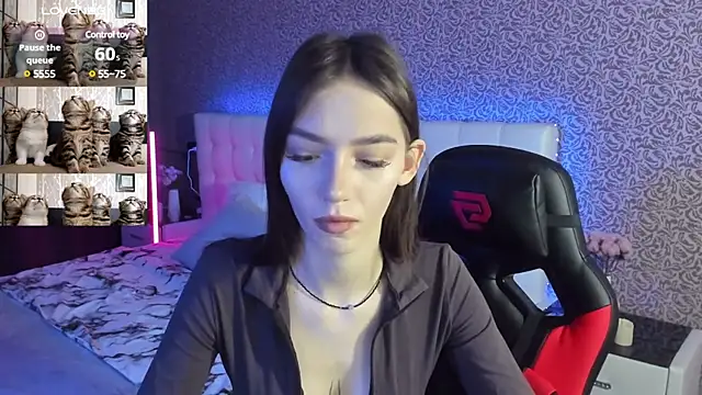 Snapshot of SophieCatty chatting on February 5, 6:35 am SophieCatty online show from February 5, 6:35 am