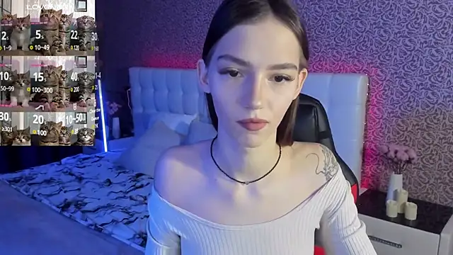 Snapshot of SophieCatty chatting on February 6, 7:02 am SophieCatty online show from February 6, 7:02 am