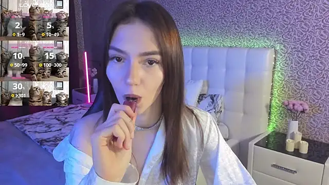 Snapshot of SophieCatty chatting on February 8, 6:33 am SophieCatty online show from February 8, 6:33 am