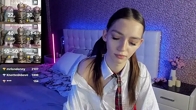 Snapshot of SophieCatty chatting on February 23, 7:11 am SophieCatty online show from February 23, 7:11 am