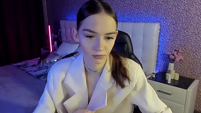 Snapshot of SophieCatty chatting on February 25, 6:36 am SophieCatty online show from February 25, 6:36 am