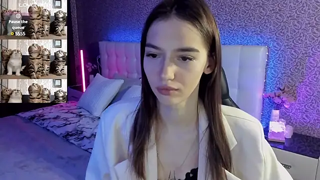 Snapshot of SophieCatty chatting on March 3, 7:32 am SophieCatty online show from March 3, 7:32 am