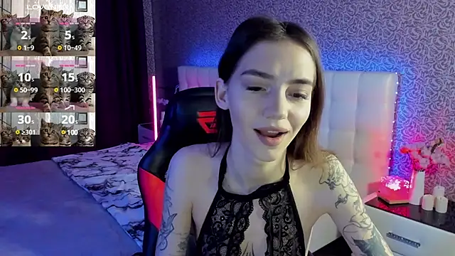 Snapshot of SophieCatty chatting on March 21, 7:33 am SophieCatty online show from March 21, 7:33 am