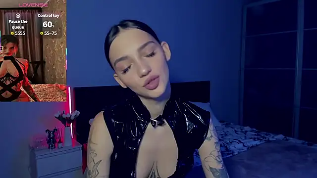 Snapshot of SophieCatty chatting on December 3, 11:19 am SophieCatty online show from December 3, 11:19 am