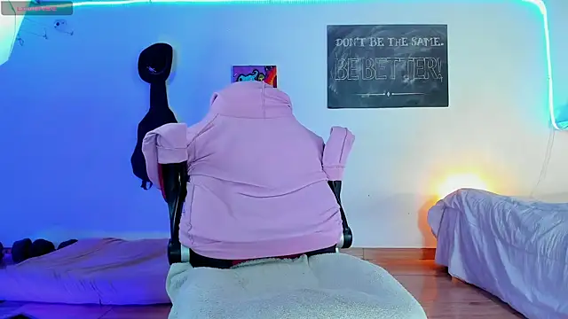 RyanCarter  online show from December 7, 3:08 pm