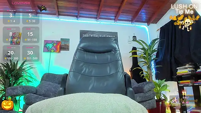 RyanCarter  online show from October 31, 3:35 pm