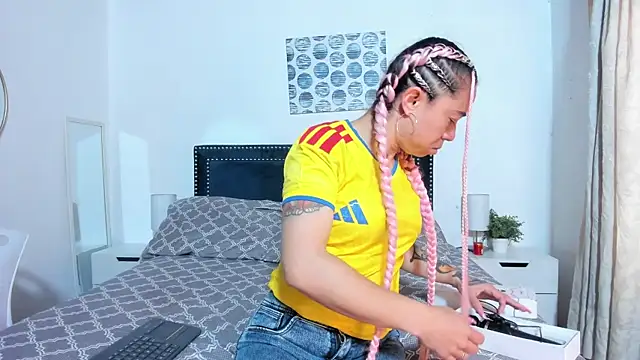 ZulyMichels online show from June 17, 12:40 pm