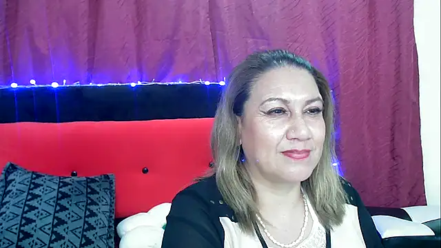Snapshot of yayita_mature chatting on January 6, 4:44 pm yayita mature online show from January 6, 4:44 pm
