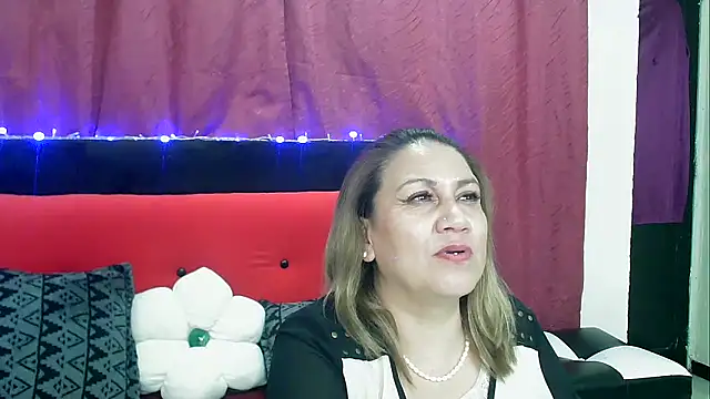 Snapshot of yayita_mature chatting on January 6, 7:45 pm yayita mature online show from January 6, 7:45 pm