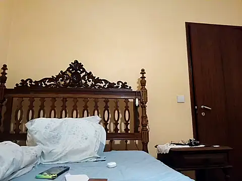 Snapshot of White_rabbit_ chatting on November 13, 11:47 pm White rabbit online show from November 13, 11:47 pm