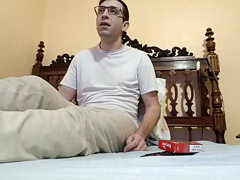 Snapshot of White_rabbit_ chatting on December 2, 10:27 pm White rabbit online show from December 2, 10:27 pm