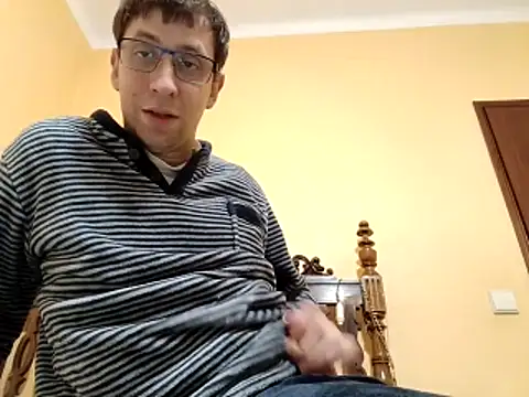 Snapshot of White_rabbit_ chatting on February 4, 12:16 am White rabbit online show from February 4, 12:16 am