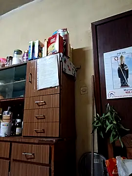 Snapshot of White_rabbit_ chatting on February 26, 10:42 pm White rabbit online show from February 26, 10:42 pm