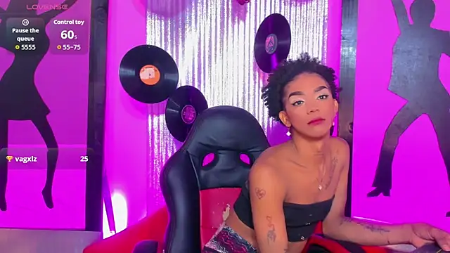 nickyminach  online show from March 6, 7:43 pm