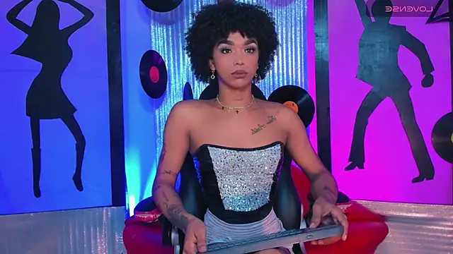 nickyminach  online show from July 27, 7:10 pm