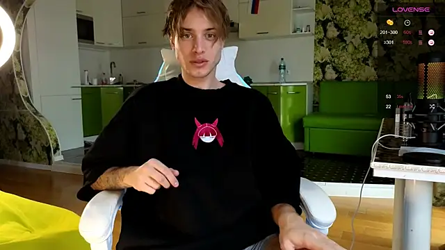 Snapshot of Cryptikov chatting on October 15, 10:26 am Cryptikov online show from October 15, 10:26 am