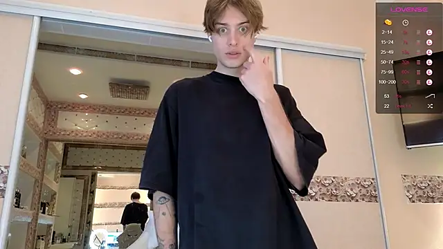 Snapshot of Cryptikov chatting on October 21, 2:18 pm Cryptikov online show from October 21, 2:18 pm