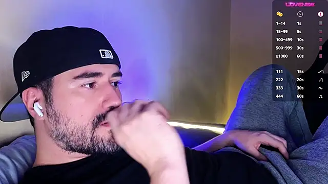 Snapshot of DominantTheo chatting on December 21, 3:57 am DominantTheo online show from December 21, 3:57 am