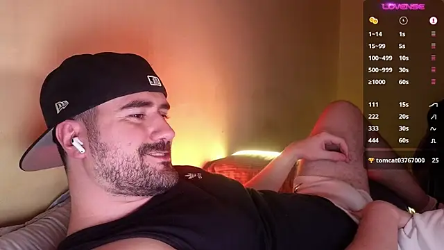 Snapshot of DominantTheo chatting on January 19, 4:27 am DominantTheo online show from January 19, 4:27 am