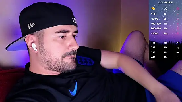 Snapshot of DominantTheo chatting on February 22, 3:51 am DominantTheo online show from February 22, 3:51 am